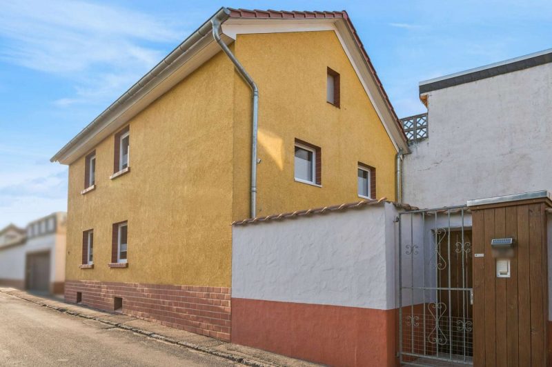 Zwei Häuser zum Preis von einem – außergewöhnlich viel Platz und enormes Potenzial für Ihre Ideen
