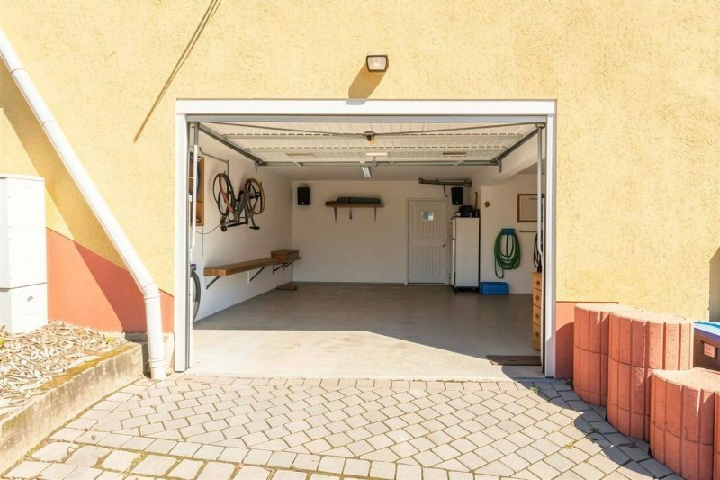 Zwei Häuser zum Preis von einem – außergewöhnlich viel Platz und enormes Potenzial für Ihre Ideen