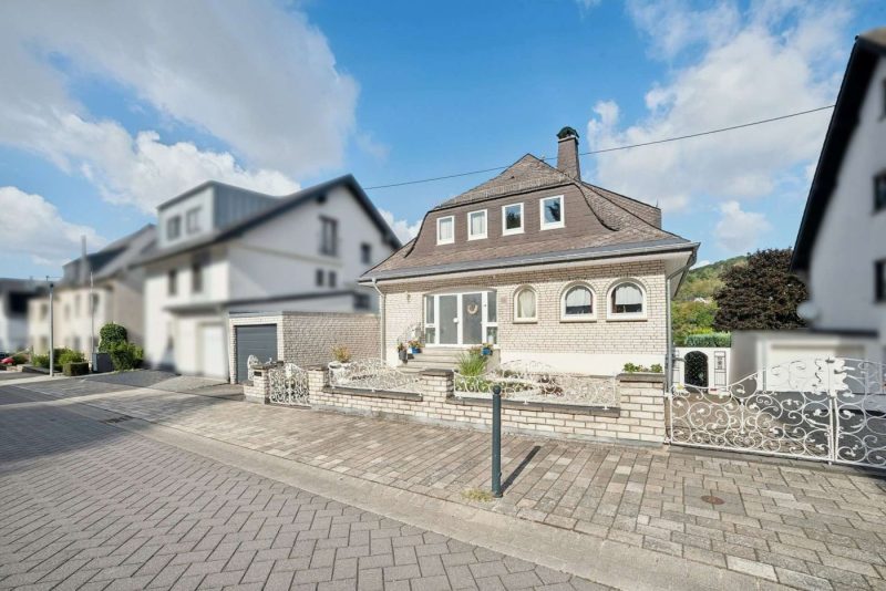 Großzügig modernisiertes Wohnhaus mit großem Garten, Weitblick und Einliegerbereich