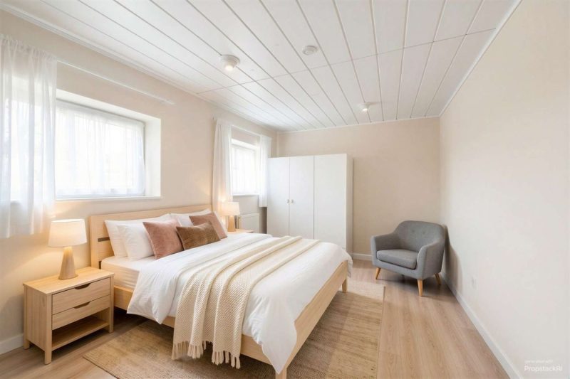 Einziehen und weitergestalten: Vielseitiges Wohnhaus mit Wintergarten und zwei Garagen